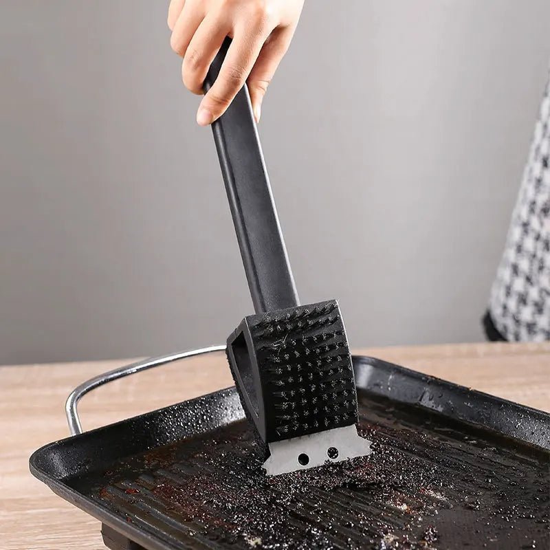 3 in 1 Barbecue Grill Brush with Scraper and Sponge - TRENDVYO