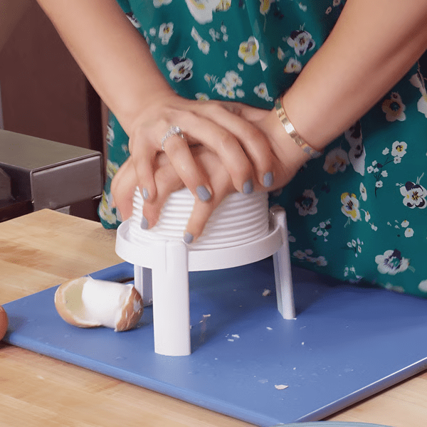 Creative Egg Peeler Tool – Quick & Safe Egg Peeler for Easy Kitchen Use, Perfect Eggstractor Boiled Egg Peeler - TRENDVYO