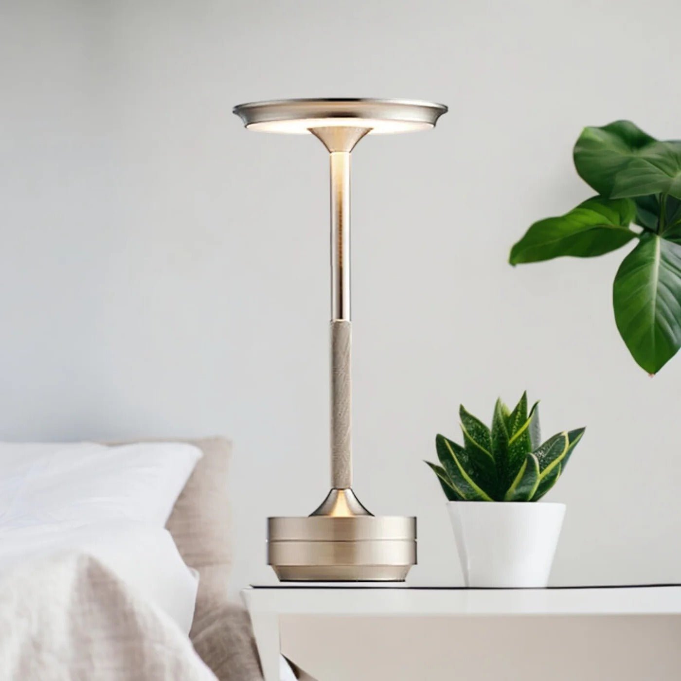 Cordless Table Lamp with Touch Control & Modern Nordic Design - TRENDVYO