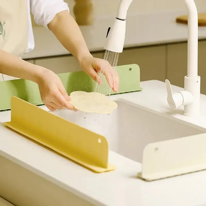 Silicone Sink Splash Guard with Suction Cups - TRENDVYO
